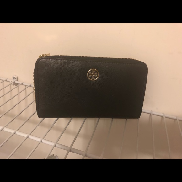 Tory Burch Handbags - Very Nice Tory Burch wallet!